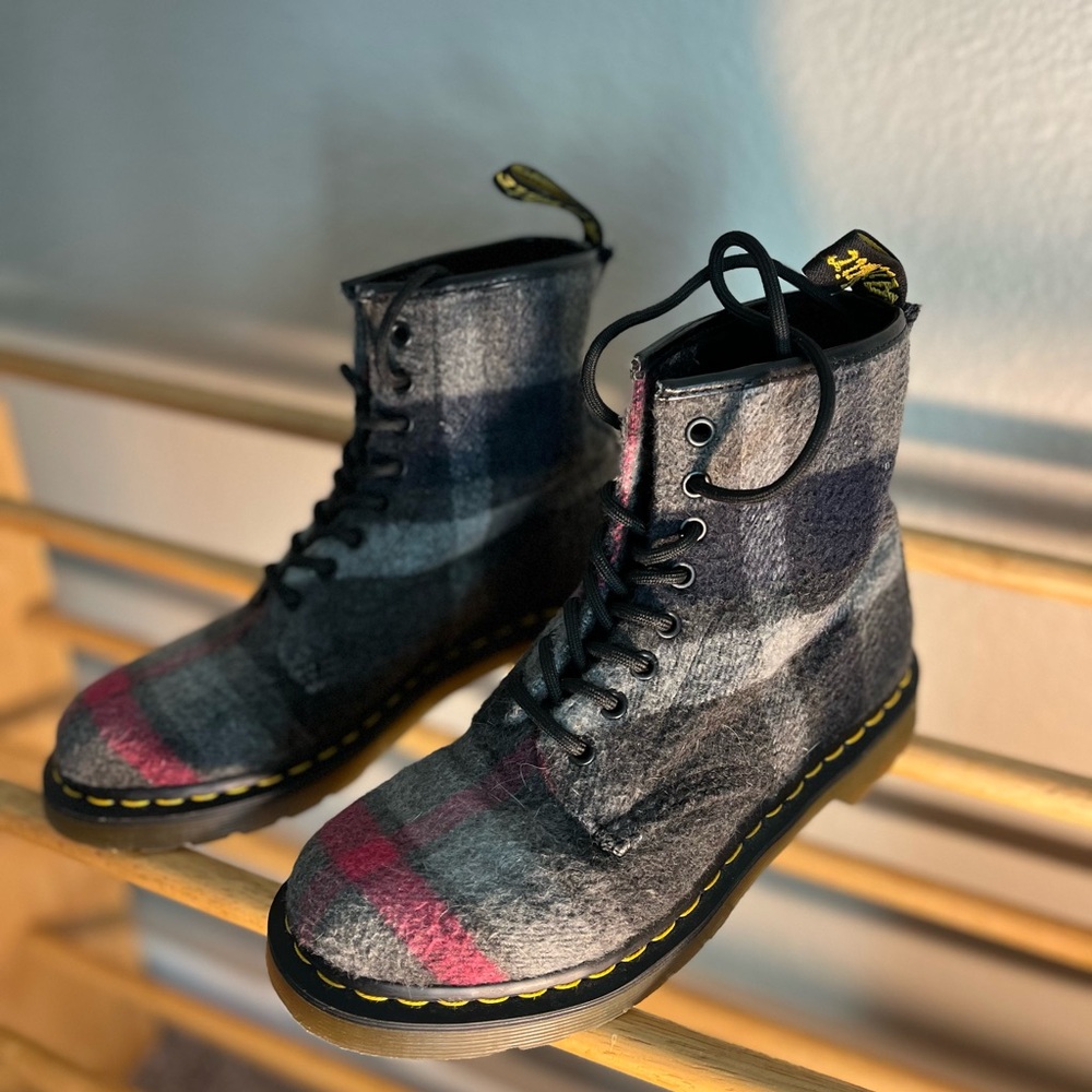 Womens Dr. Martens Castel Tartan Boots-size 8